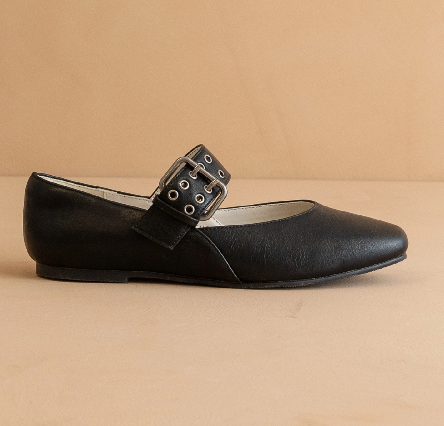 The Soho || Black Leather Flat