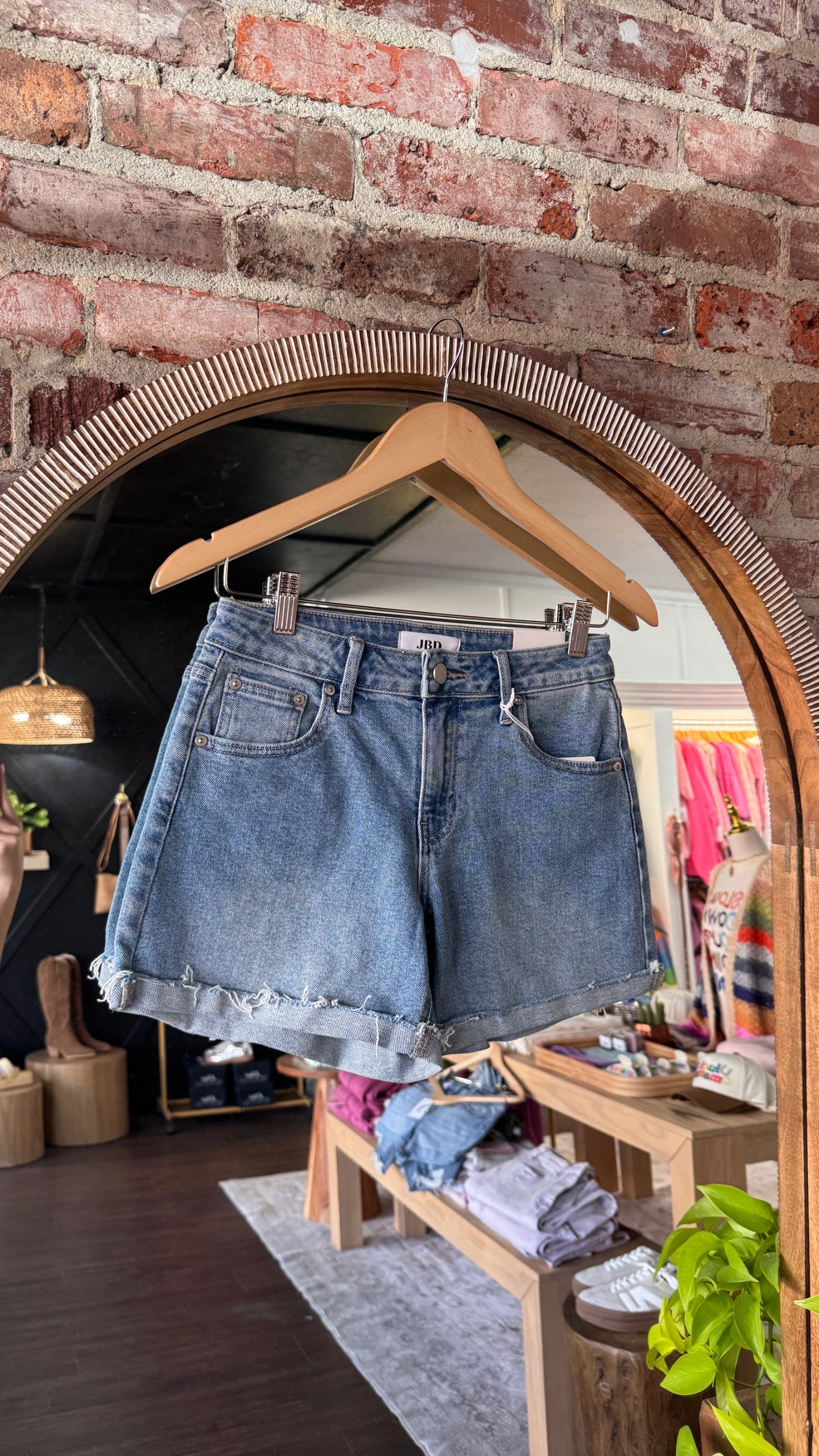 Mid Rise Cuffed Short