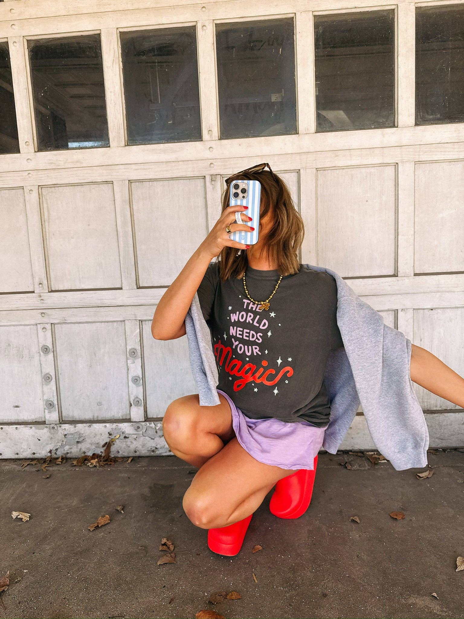 The world needs your magic graphic tee - charcoal