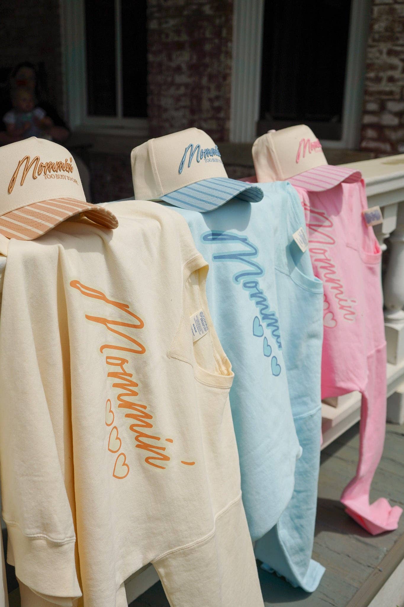 Mommin' - Striped Vintage Trucker Hat