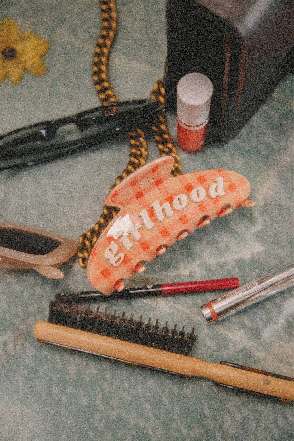 GIRLHOOD OVERSIZED CLAWS